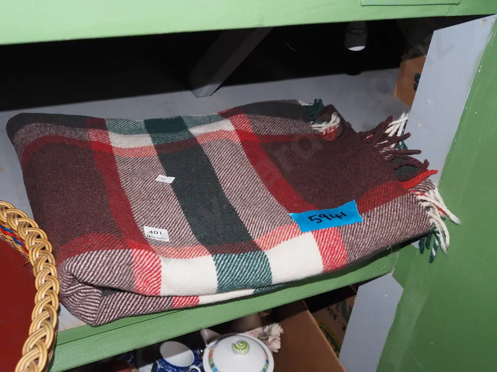 checked travel rug Image 1++