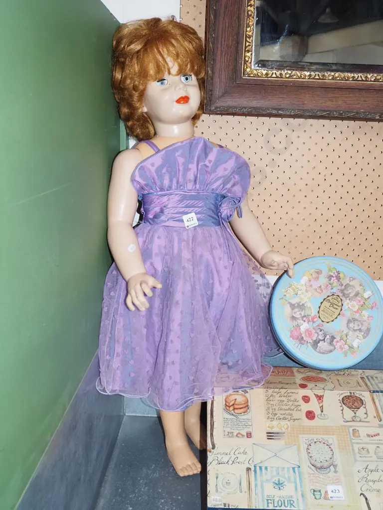 large plastic doll H900 Image 1++