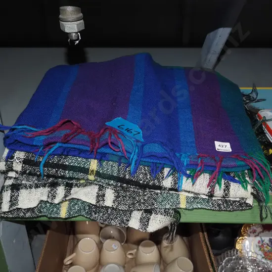 2x woollen blankets