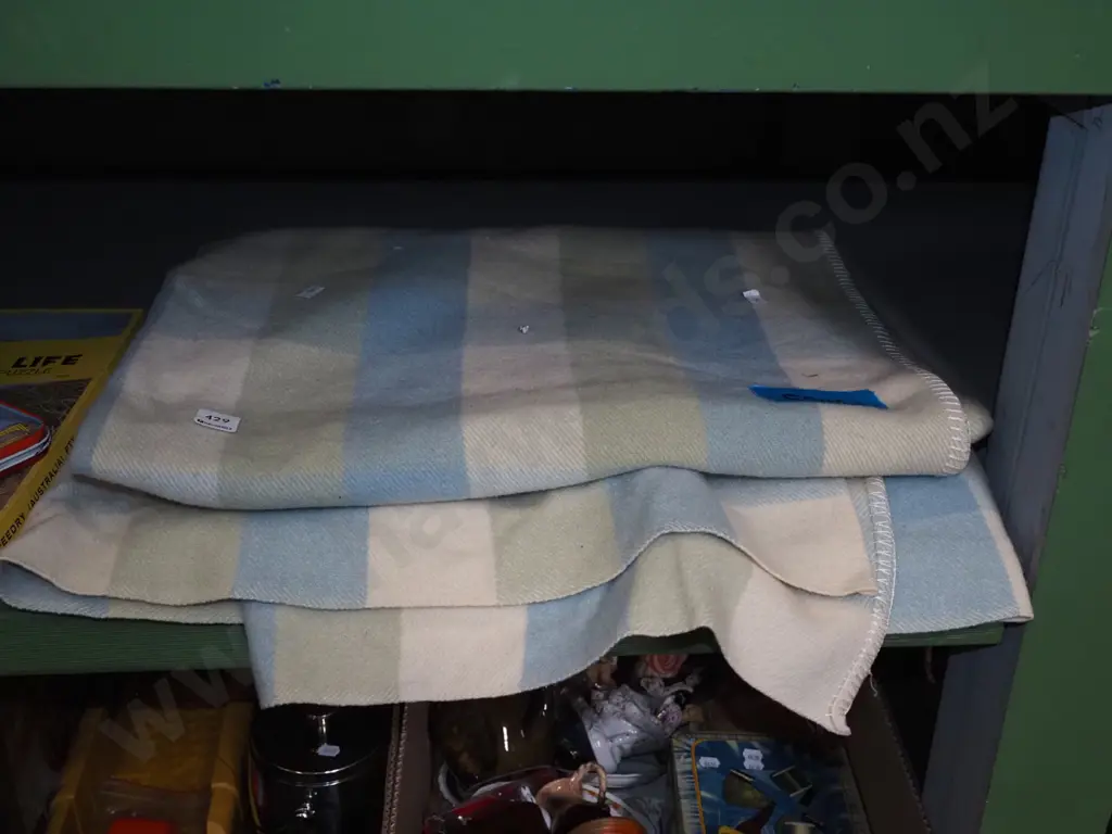 checked woollen blanket Image 1++