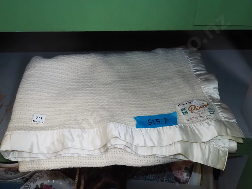 Onehunga Mills Princess woollen blanket Image 1++