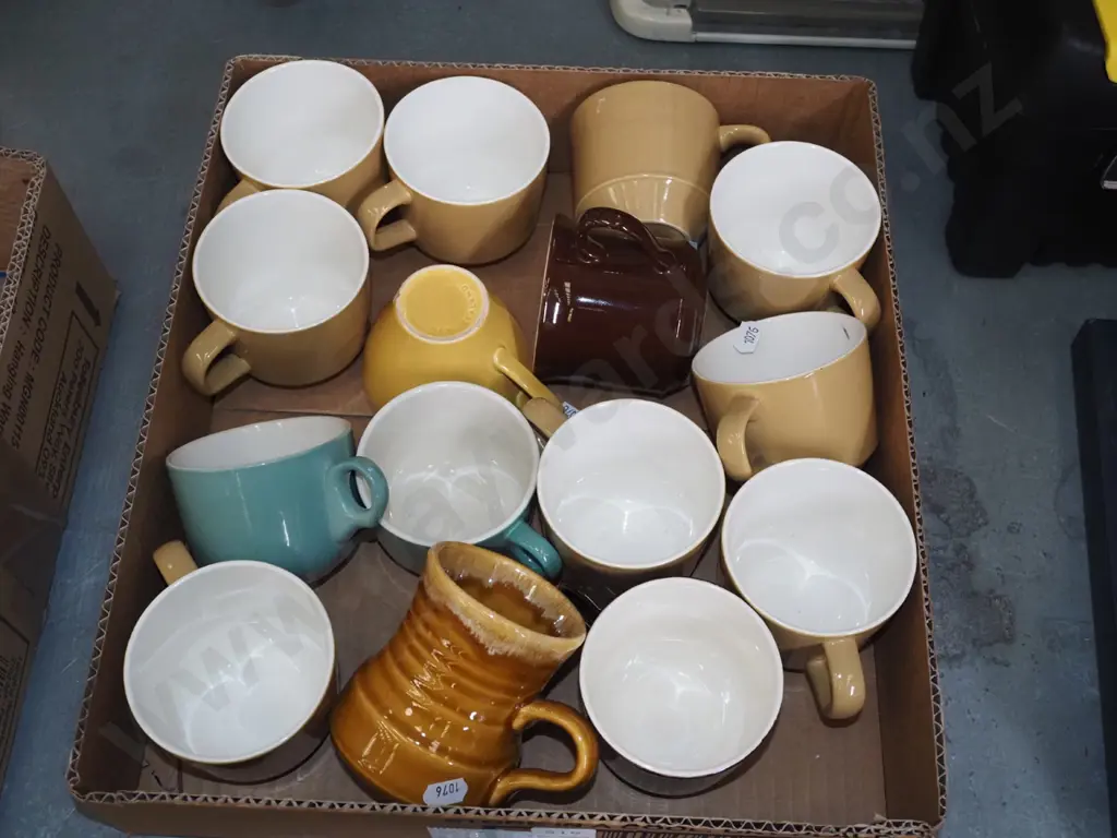box of assorted Crown Lynn cups Image 1++