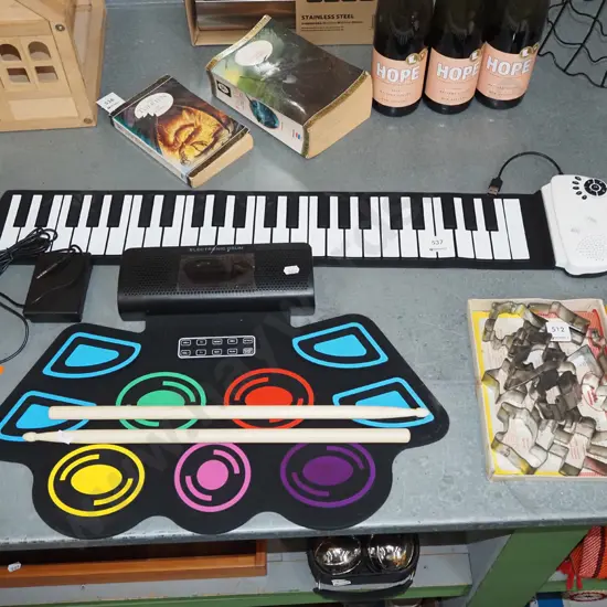 portable foldaway usb powerd keyboard, drum kit and sticks