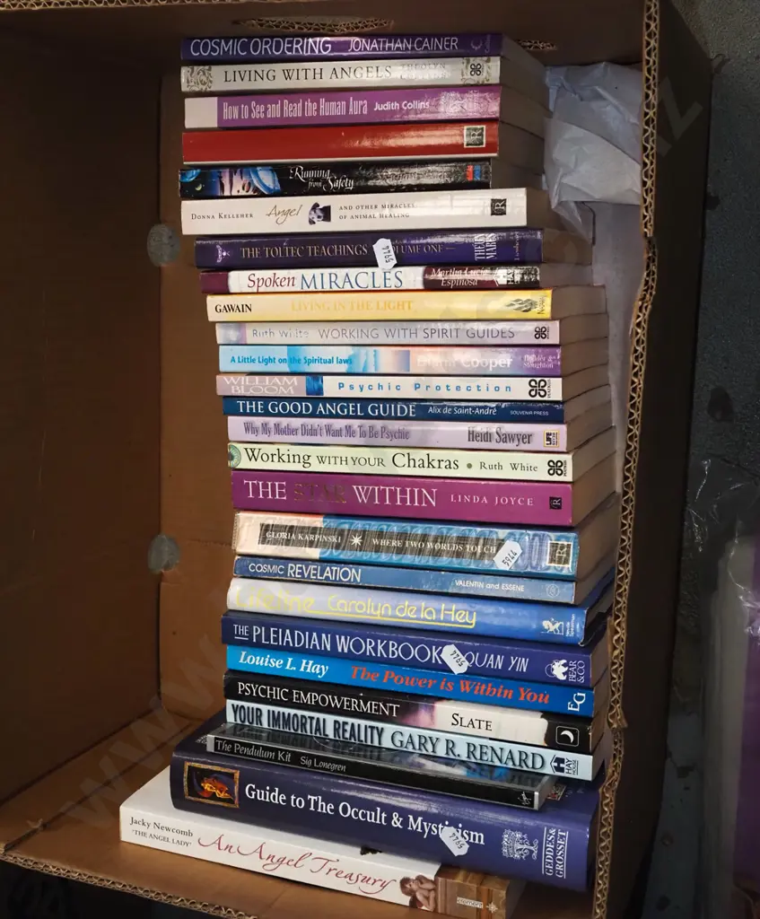 box of books Image 1++