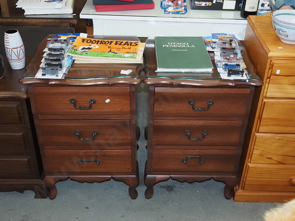 pair of mahogany cab leg 3 drawer bedside cabinets with glass protective tops Image 1++