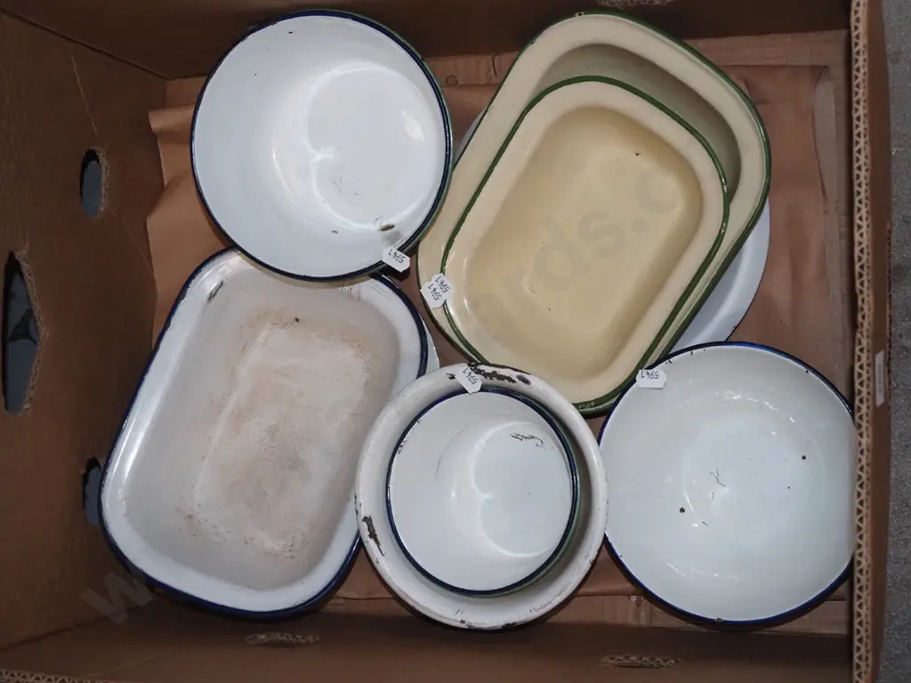 box of enamel bowls and dishes Image 1++