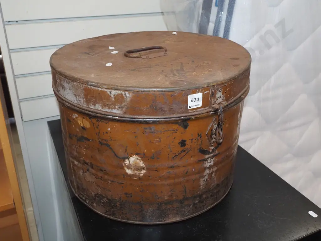 rusty hat box Image 1++