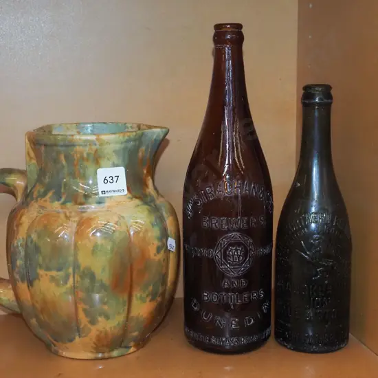 Temuka pottery electric jug, 2x vintage bottles