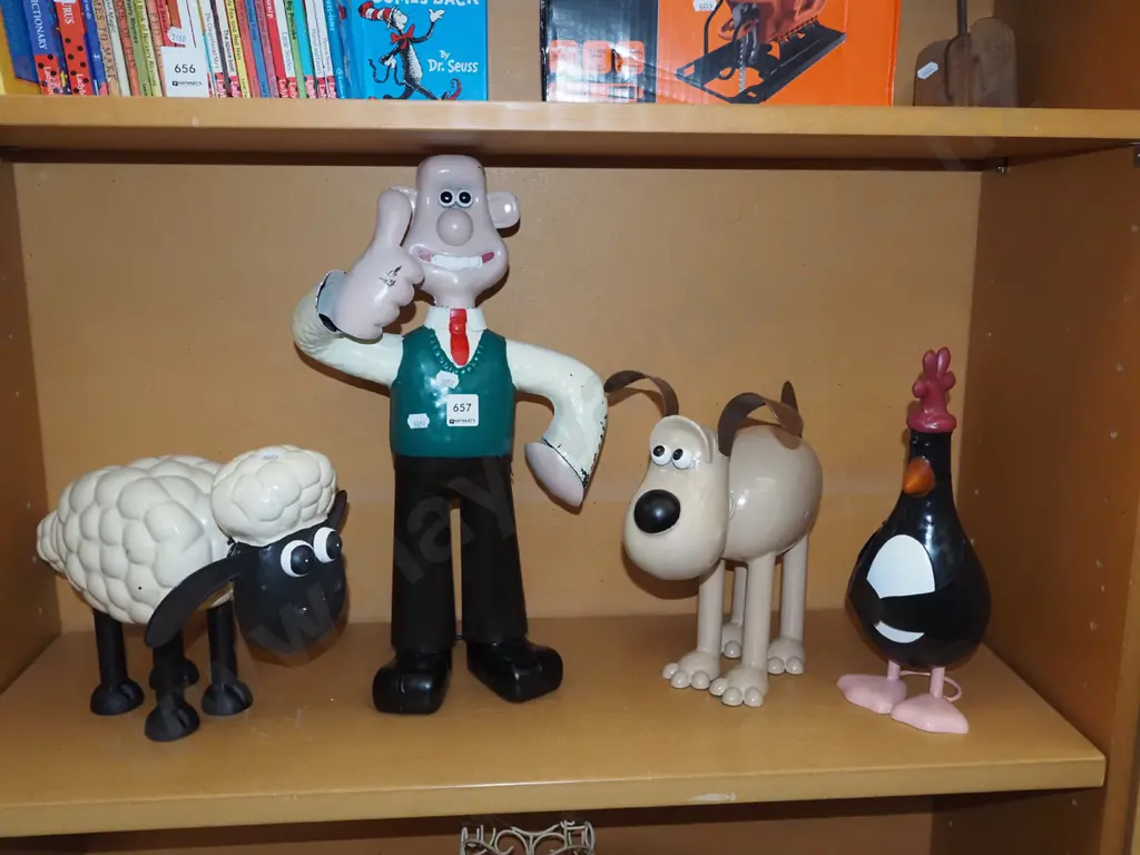 4 metal Wallace and Gromit wobbly figures - tallest is H430 Image 1++
