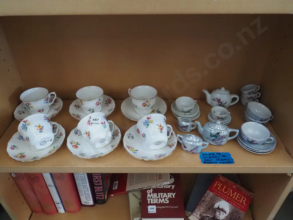 6x floral china cups and saucers, Japanese miniature tea set - chips, cracks, breaks Image 1++