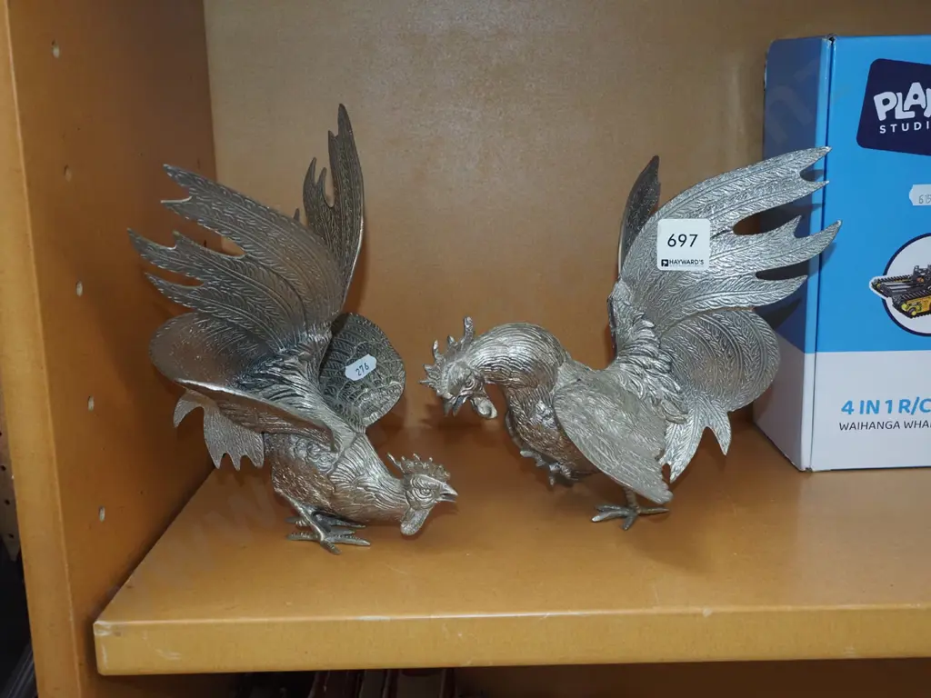 2x cast metal fighting cocks H200 Image 1++