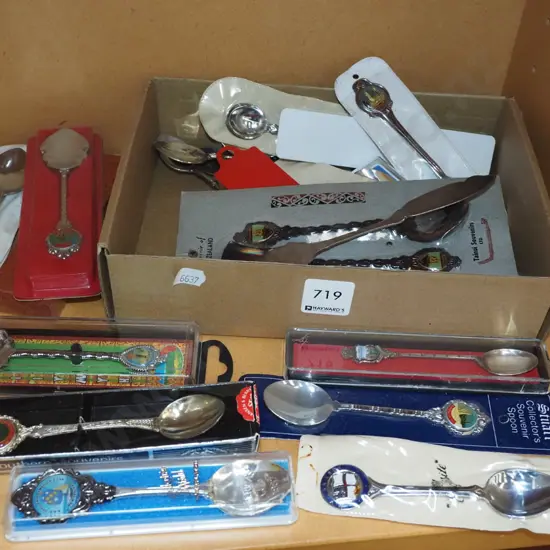 souvenir teaspoons