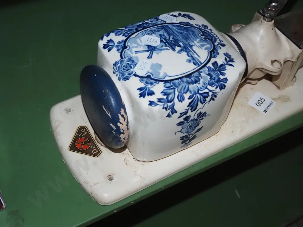 Dutch wall-mount coffee grinder Image 1++