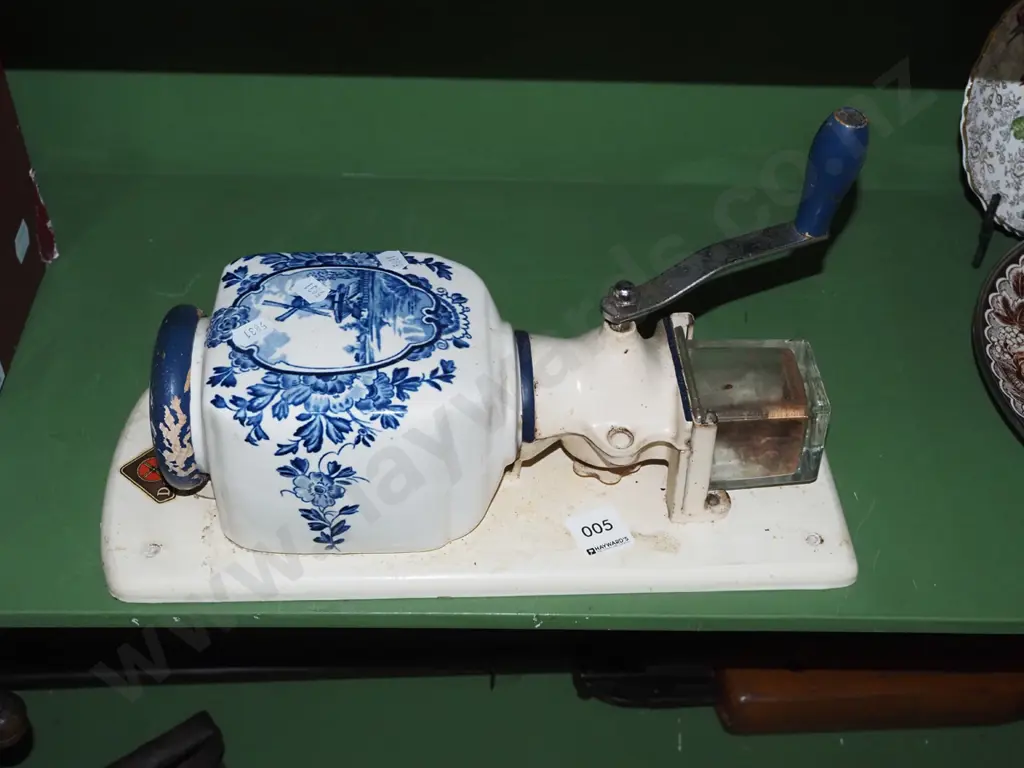 Dutch wall-mount coffee grinder Image 1++