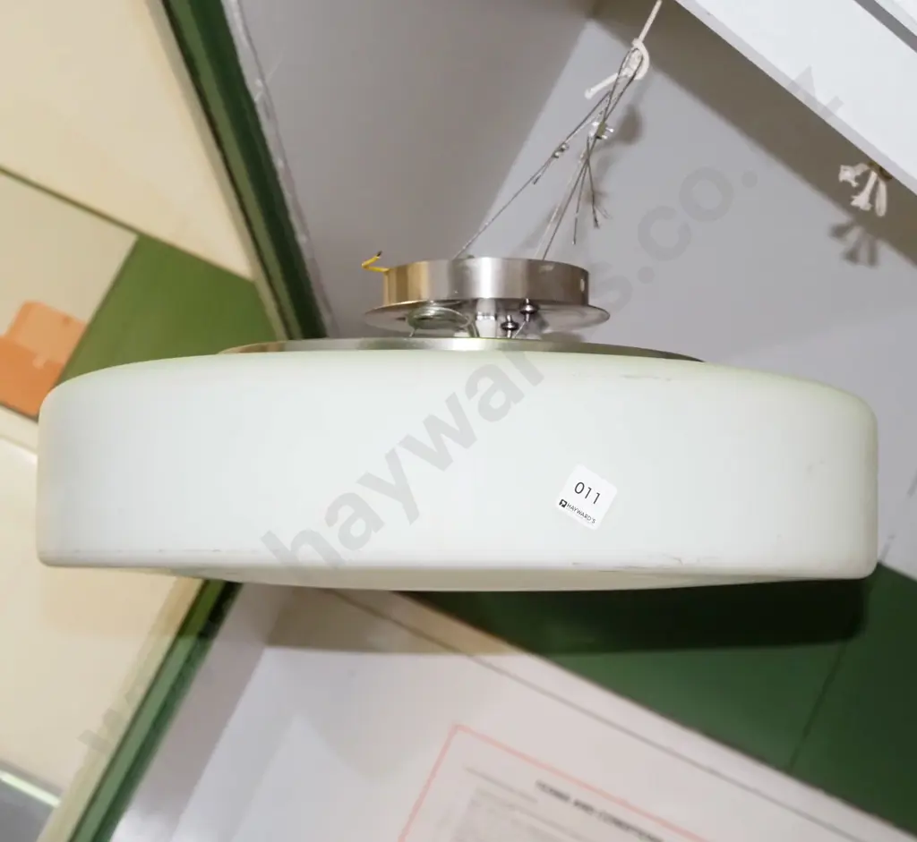 large white circular glass hanging light fitting - needs a clean Diam500 Image 1++