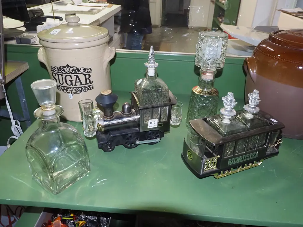 novelty train decanter, 2x other decanters Image 1++