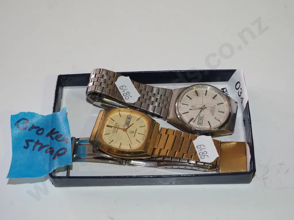 tray of 2x wristwatches - 1 has broken strap Image 1++