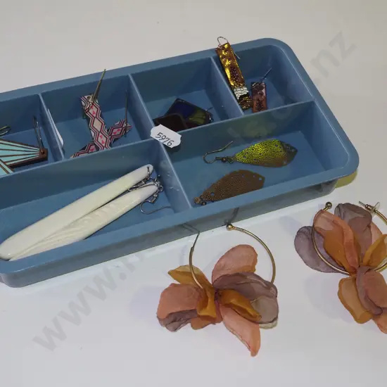 organiser of earrings