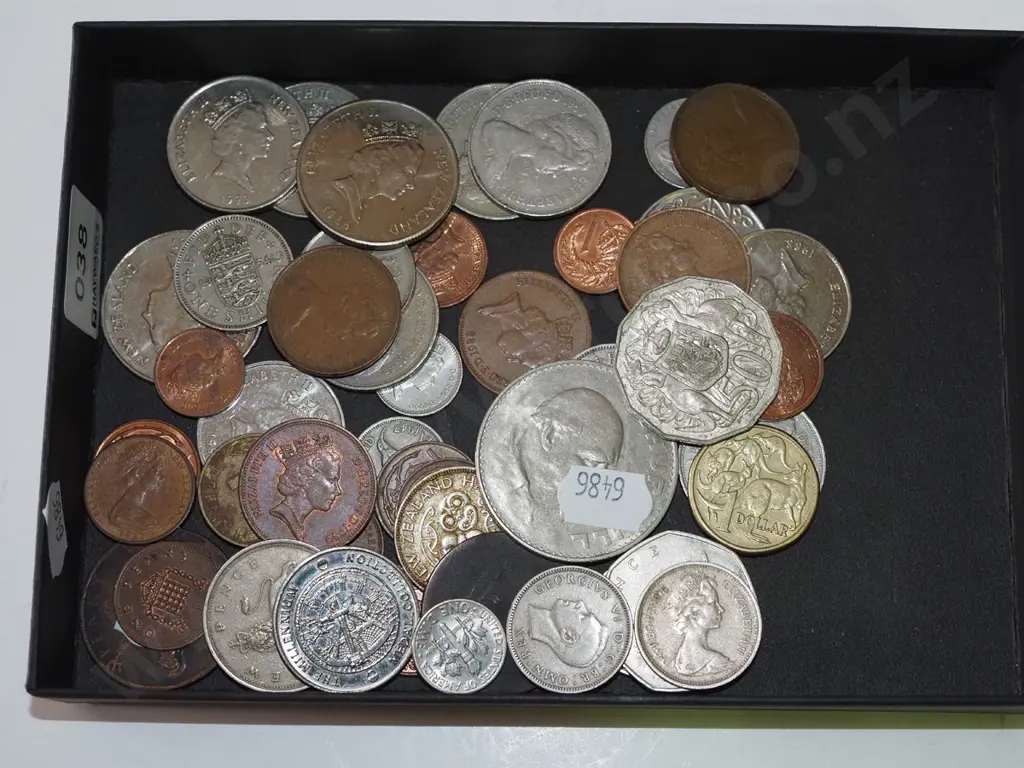 tray of English, Australian and NZ coins Image 1++
