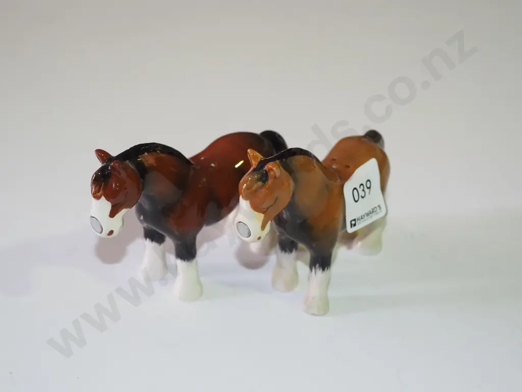pair of horse salt & pepper shakers with magnetic noses H-80 Image 1++