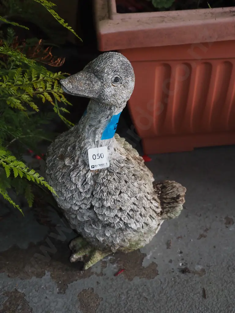 cast concrete ornament - duck  H300 Image 1++