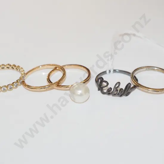 box of 5 dress rings