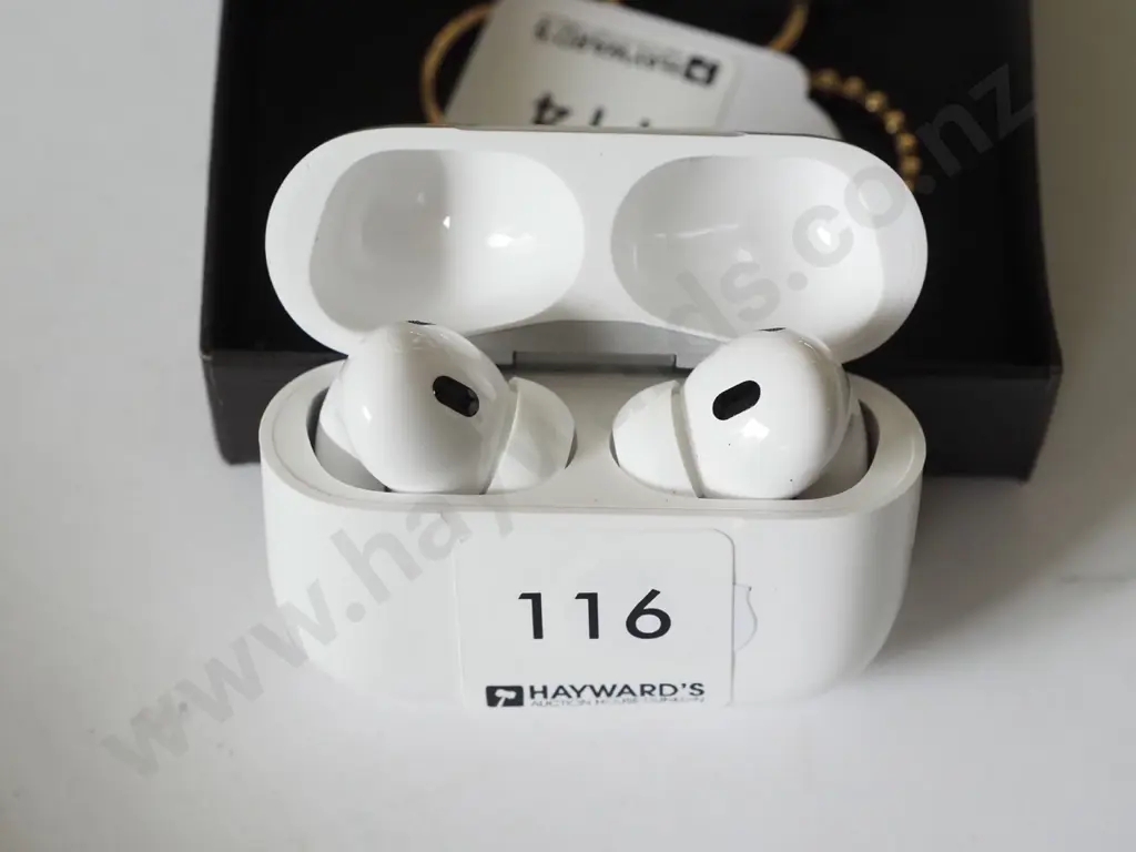 Apple Airpods & case Image 1++