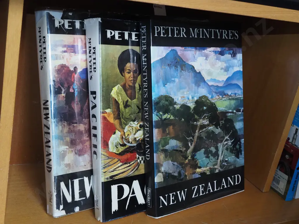 3x Peter McIntyre's art books Image 1++