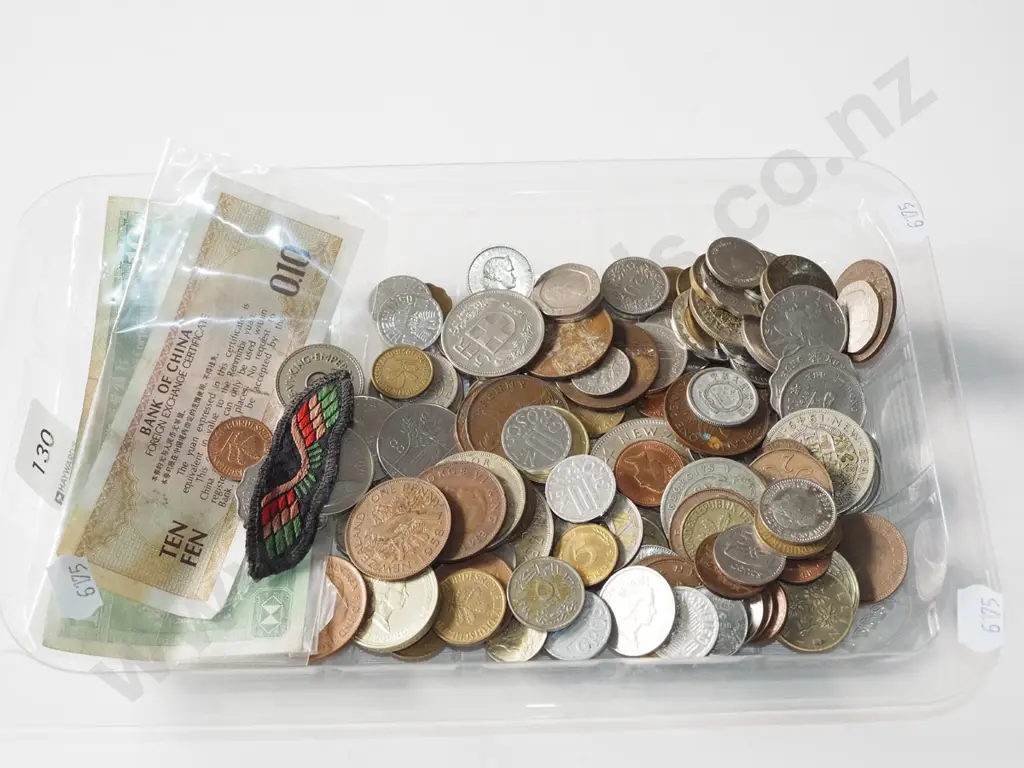 tray of coins & bank notes Image 1++