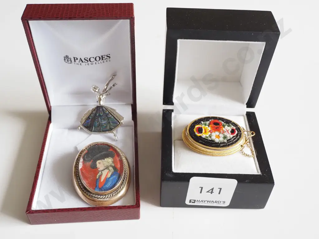 3x brooches Image 1++