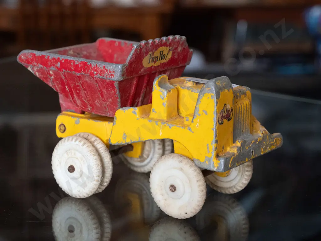 Fun Ho toy tip truck Image 1++