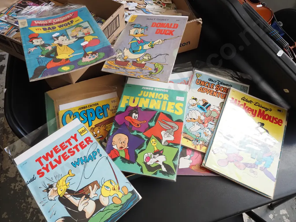 box of Walt Disney comics Image 1++