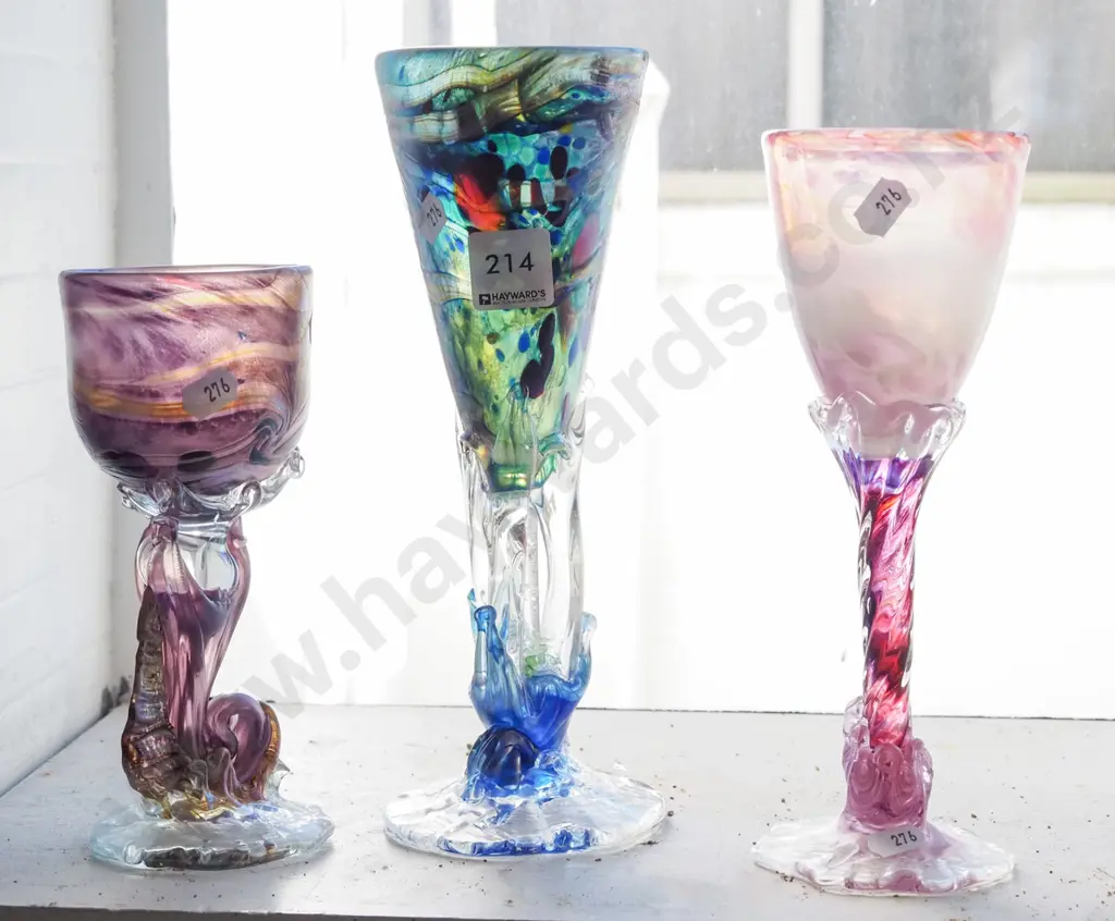 3x art glass stemmed wine glasses H245 Image 1++