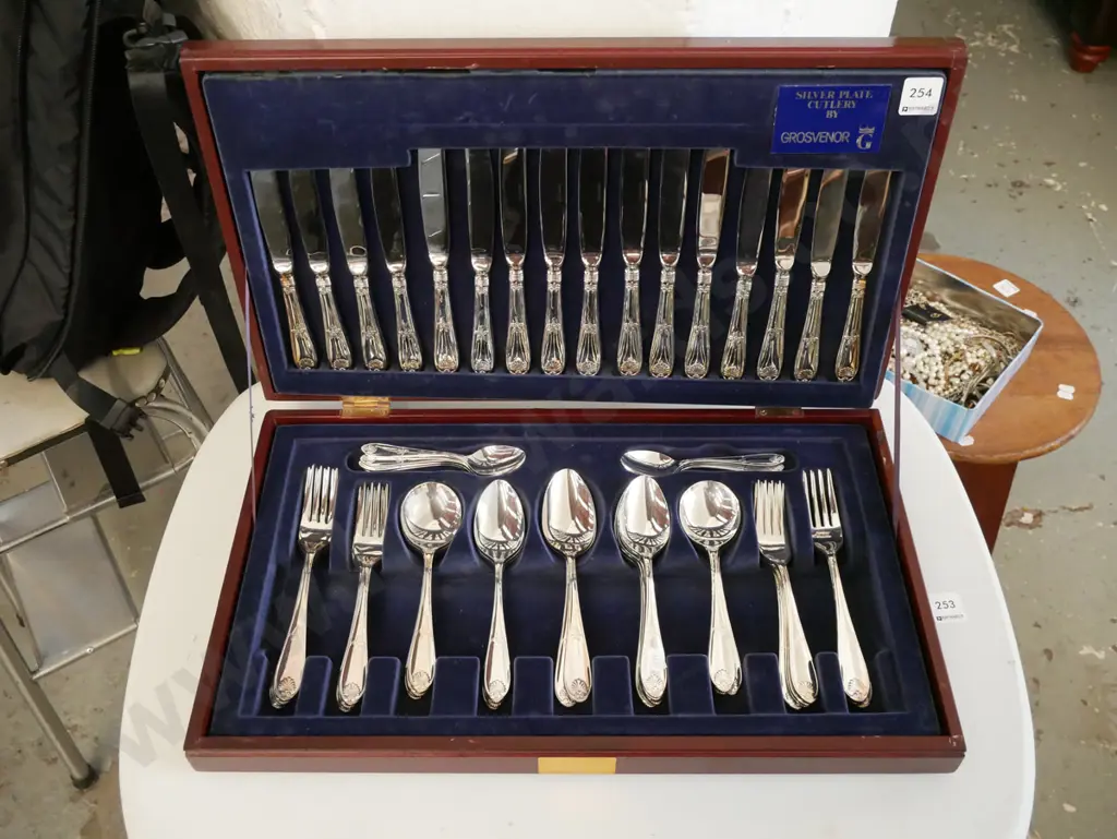 wood cased Grosvenor stainless steel cutlery set Image 1++