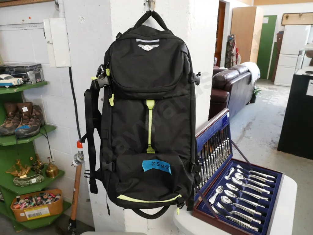 black as new backpack Image 1++