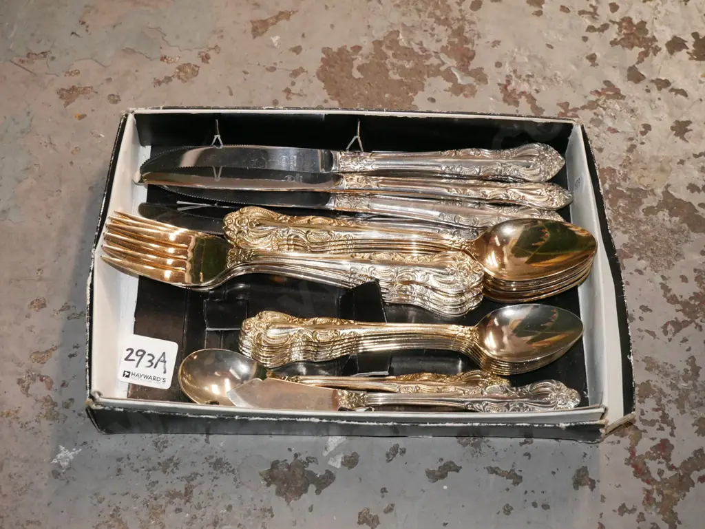 box of gold plated and other cutlery Image 1++