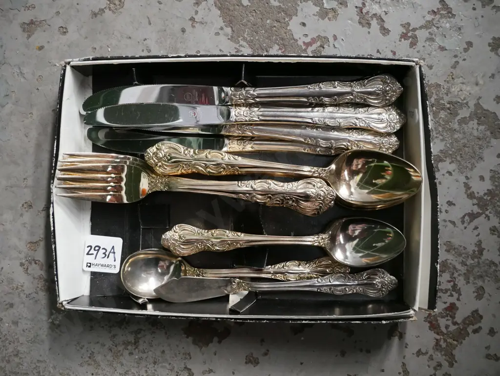 box of gold plated and other cutlery Image 1++