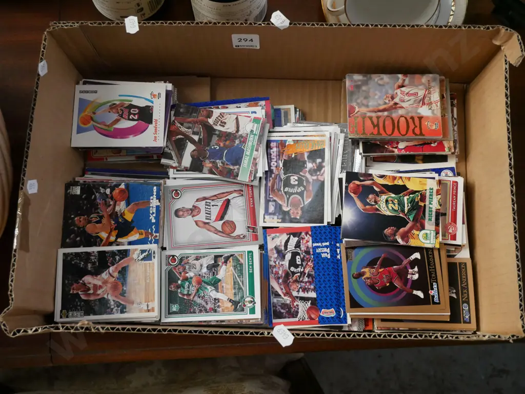 box; basketball collector cards Image 1++