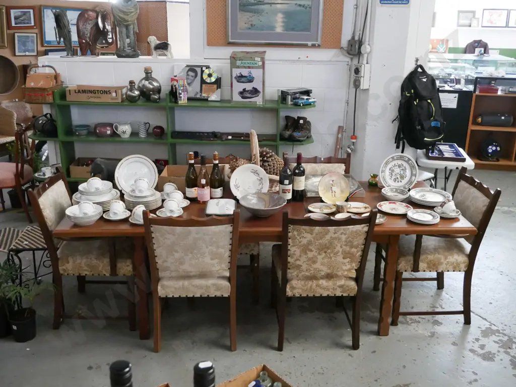 mahogany veneer extending dining table with 6 matching upholstery chairs  Image 1++