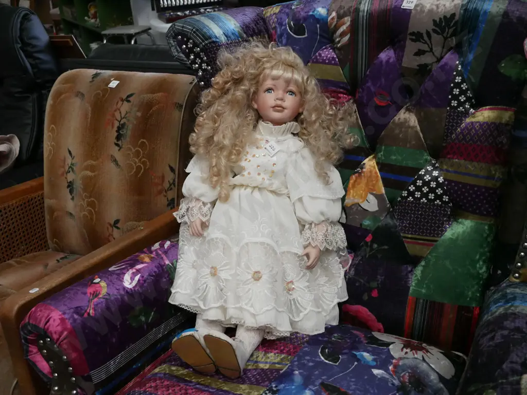 tall porcelain display doll H700 Image 1++