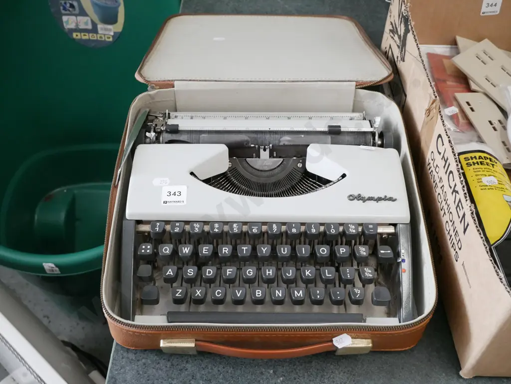 cased Olympia portable typewriter Image 1++