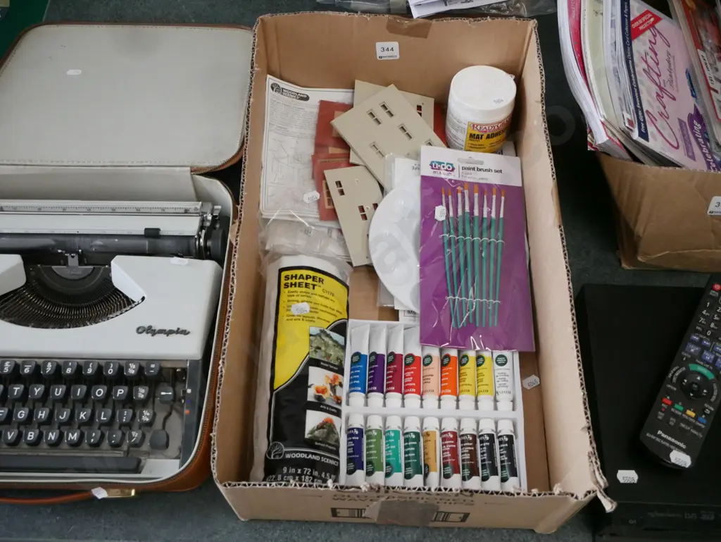 train layout accessories; shaper sheet, paint brushes, buildings etc Image 1++