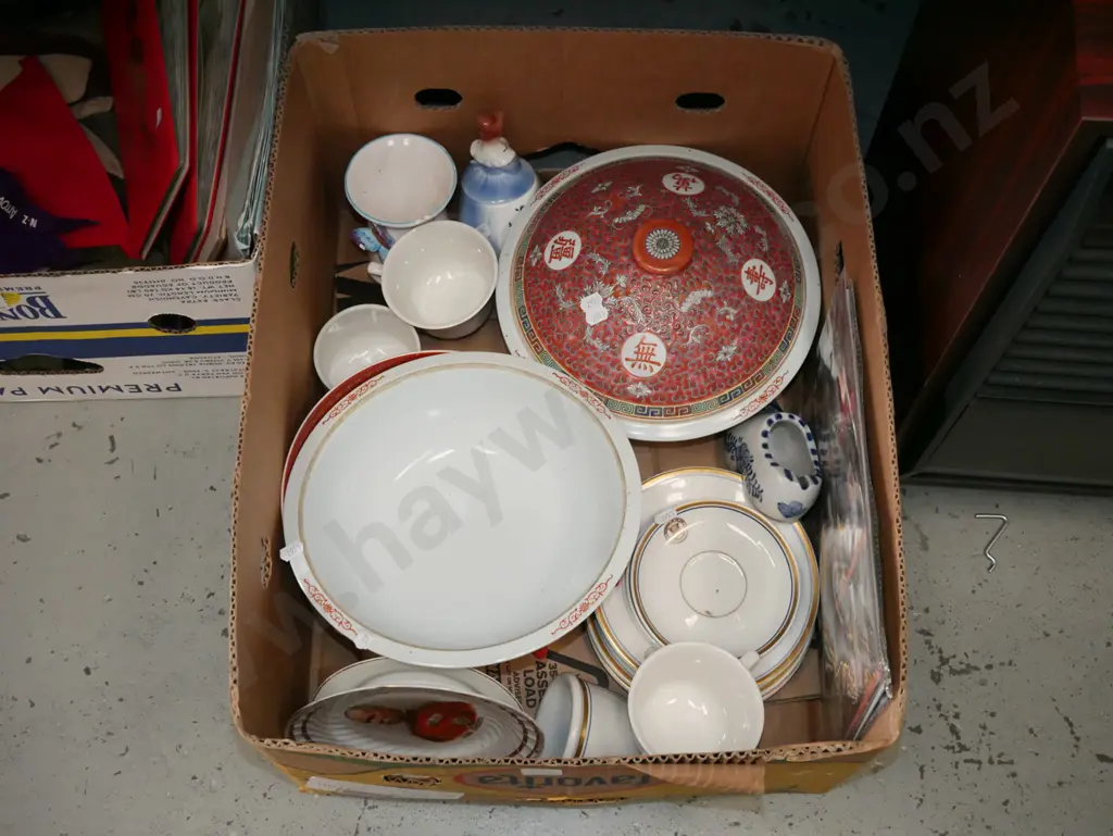 box; Asian bowls, saucers, cups, prints on tin etc Image 1++
