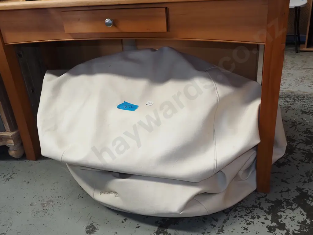 vinyl upholstered bean bag Image 1++