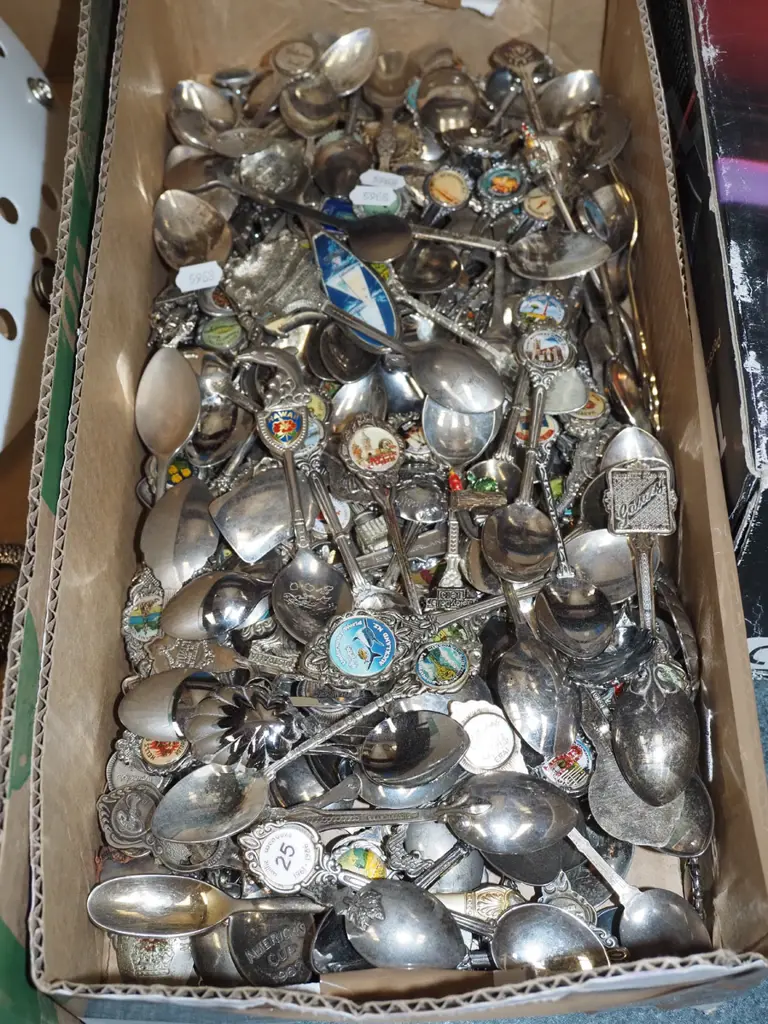 box; teaspoons Image 1++