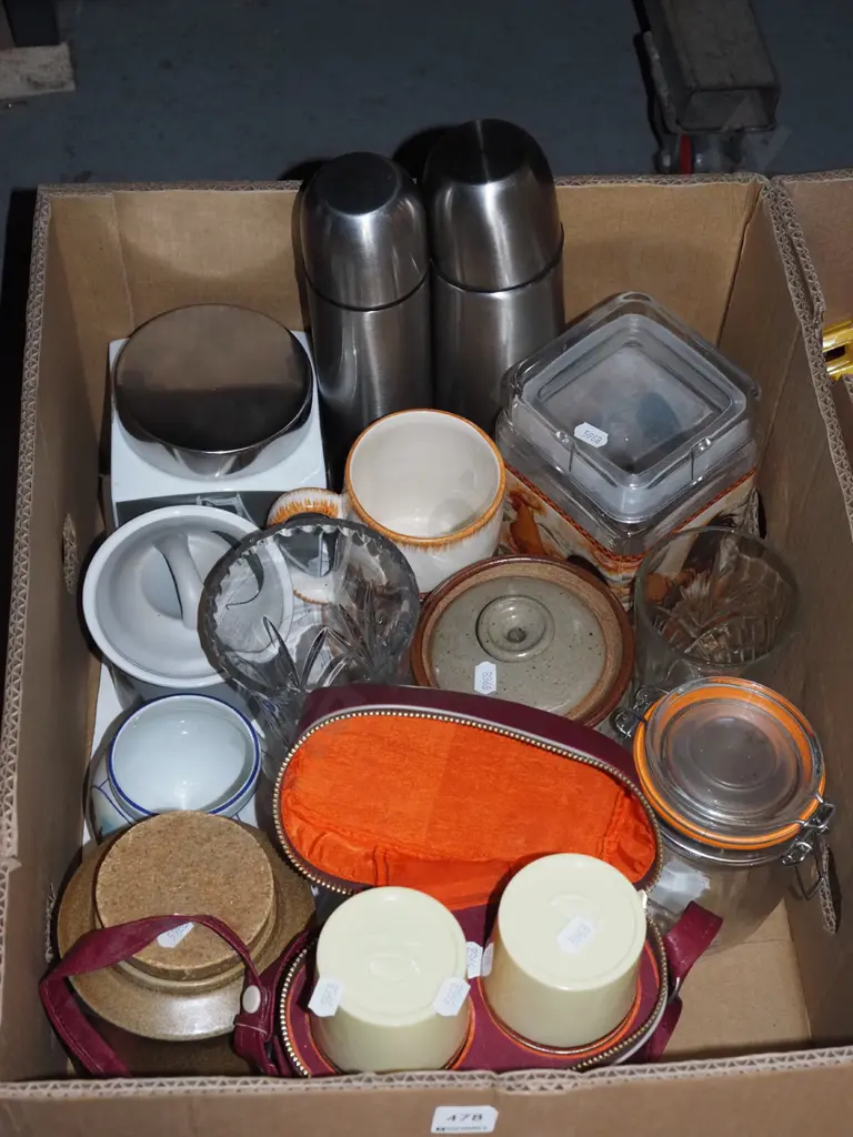 box; thermoses, storage canisters, vases etc Image 1++