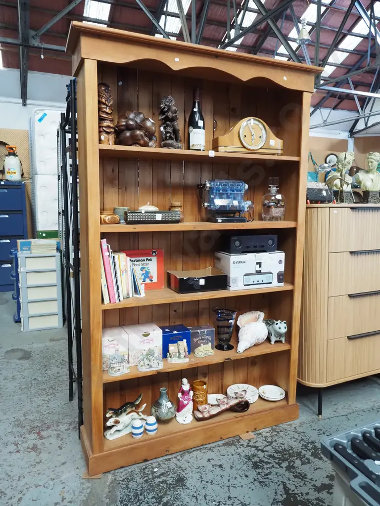 solid rimu bookcase H1800 W1170 D290 Image 1++