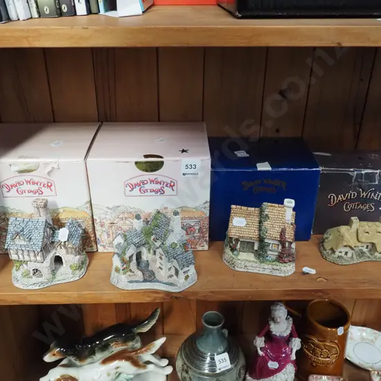 4x boxed David Winter cottages