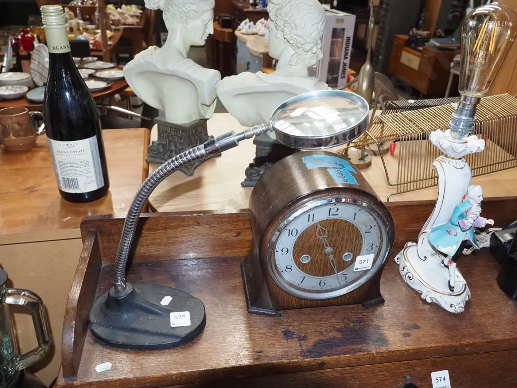 magnifying glass on stand Image 1++