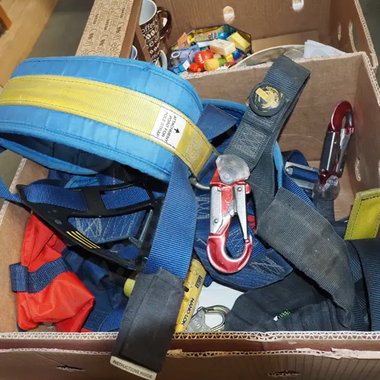 box; safety harness and bag